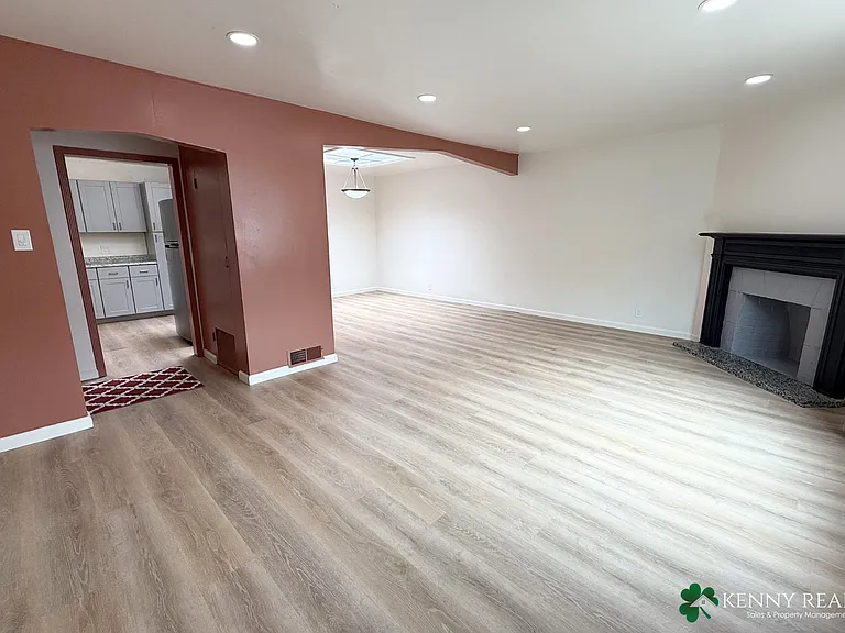 840 Templeton Ave — Photo 3