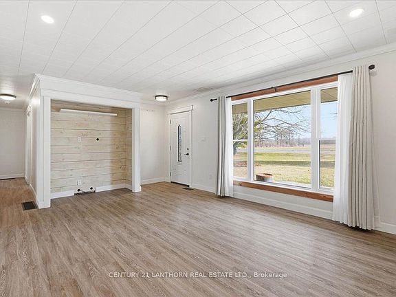 5th image of 1121 Harmony Rd