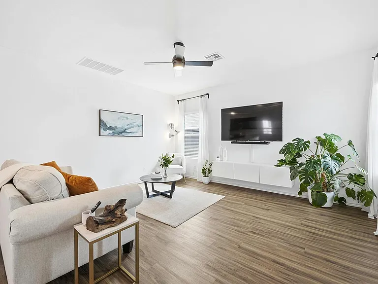 221 Barbary Coast Ln — Photo 4