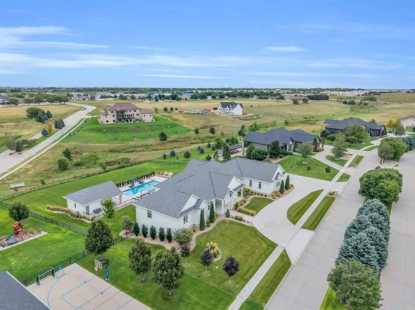 5911 6th Ave, Kearney, NE 68845