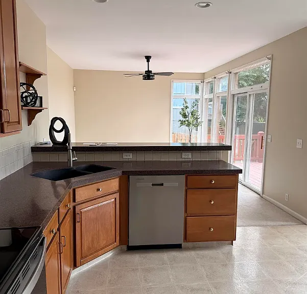 18602 Leavenworth St — Photo 6