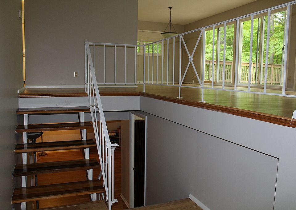 1st image of 148 Sumac Dr