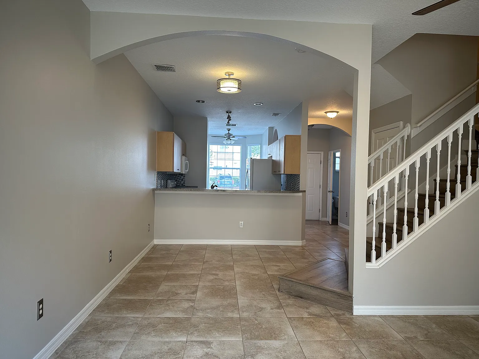 3 bed, 2.5 bath, 1468 sqft, $2,100 — Photo 3