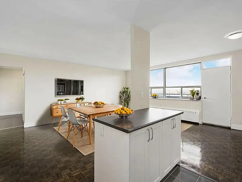 1450 Sheppard Ave W