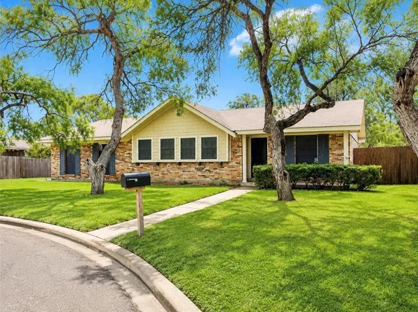1128 Adeline St, Sinton, TX 78387