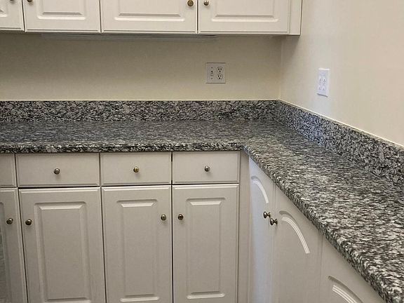 3rd image of 2205 W Waveland Ave