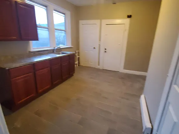 652 N 5th St #3L — photo 3 of 7