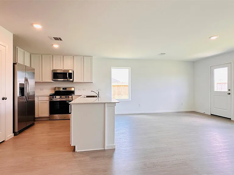 206 Amy St — Photo 18