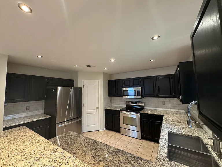 9338 Bartlett Fls — Photo 8