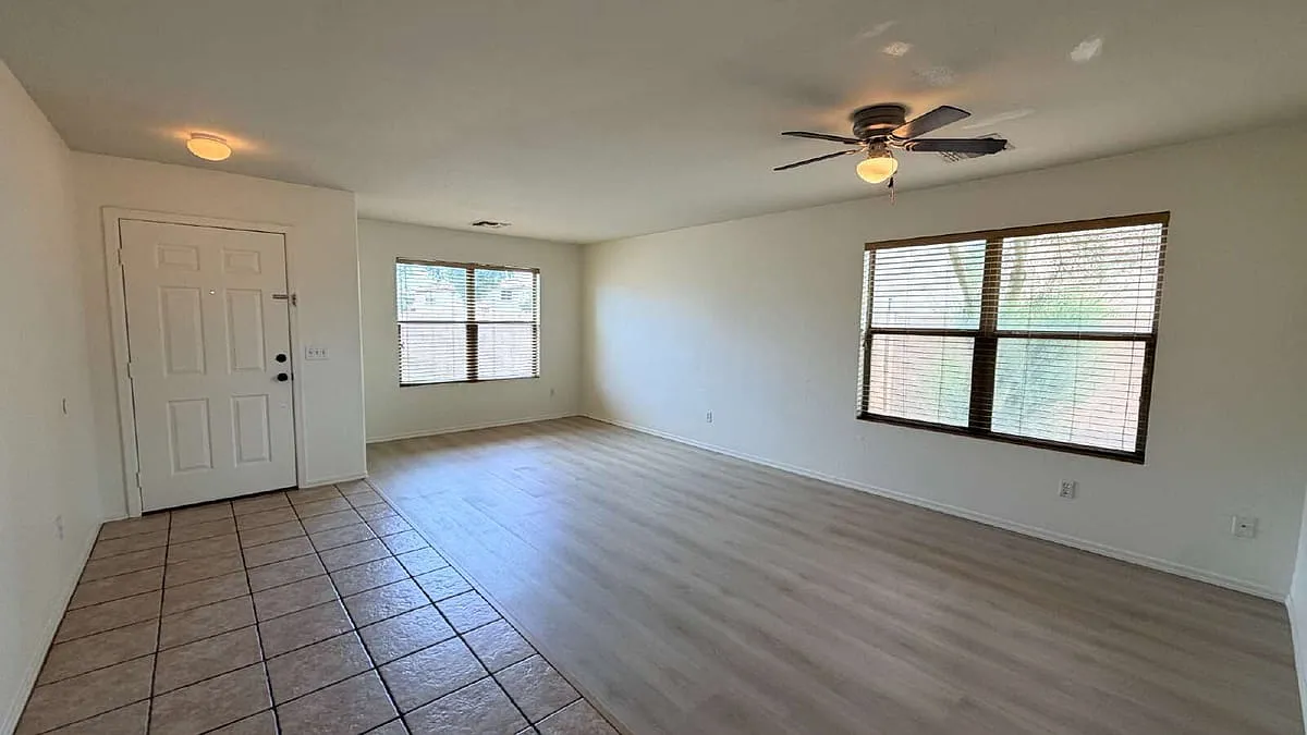 571 East Reflection Place — Photo 3