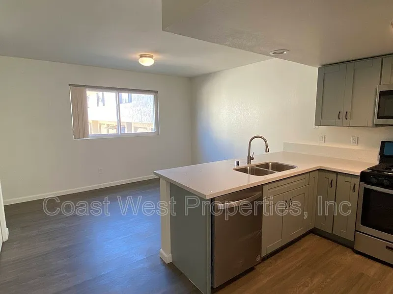 2 bed, 1.5 bath, 1180 sqft, $2,650 — Photo 2