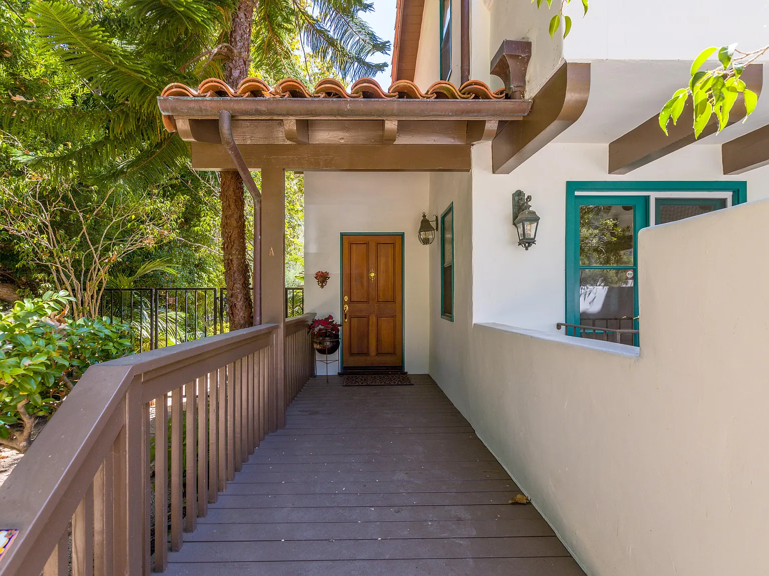 2 bed, 2.0 bath, 1592 sqft, $9,500 — Photo 3