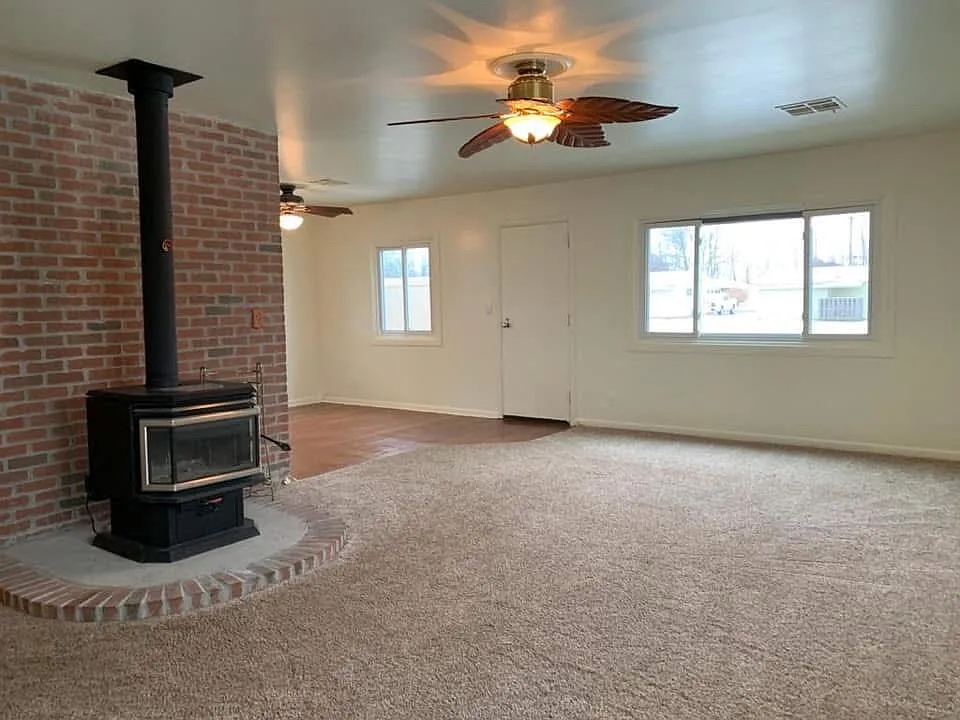 3 bed, 1400 sqft, $2,300 — Photo 3
