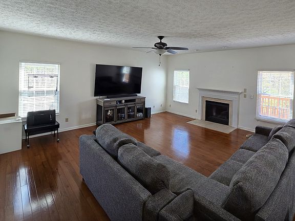 5th image of 64 Ambridge Ct