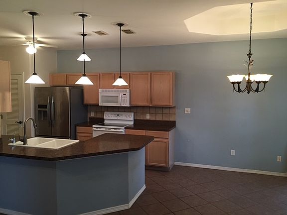 4th image of 52 Lakewood Dr