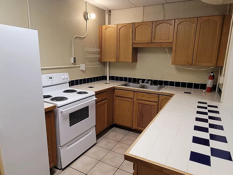 422 4th St SE — Photo 3