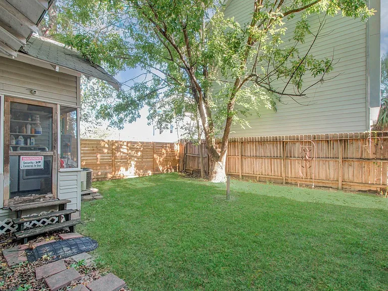 914 Snover St — Photo 23