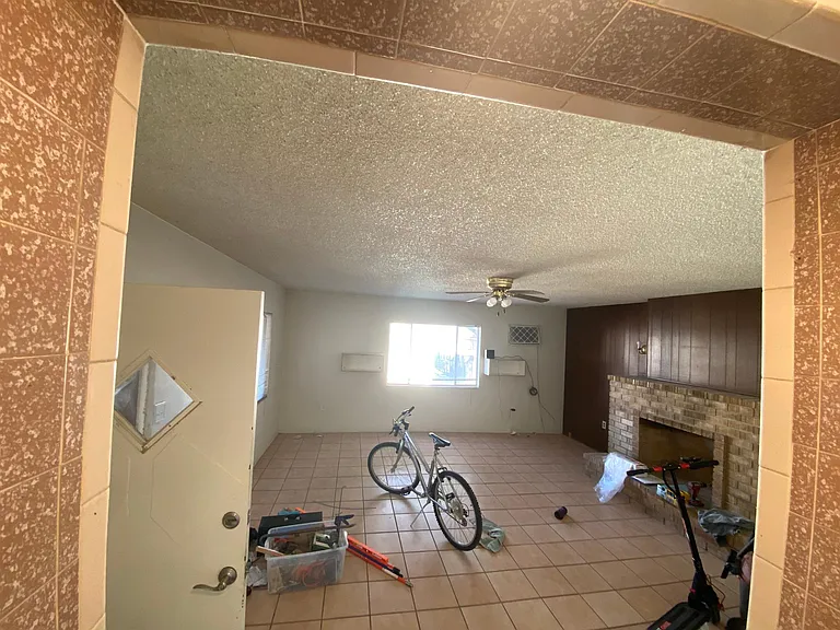 1019 E Waverly St — Photo 11
