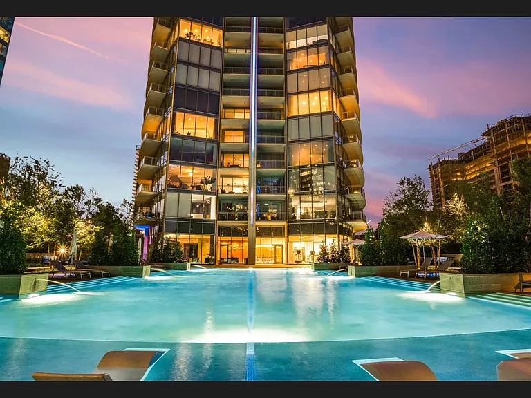 2900 McKinnon St #804 — Photo 36