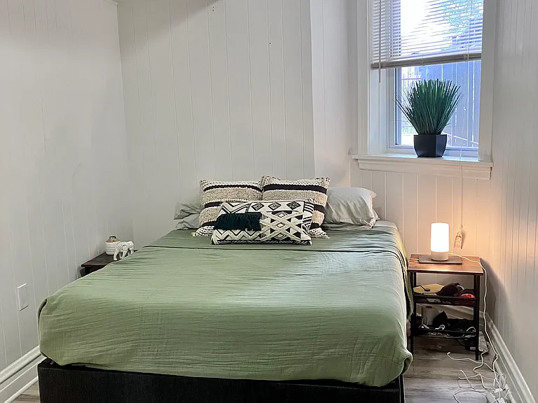 2447 N Harding Ave #G — Photo 5