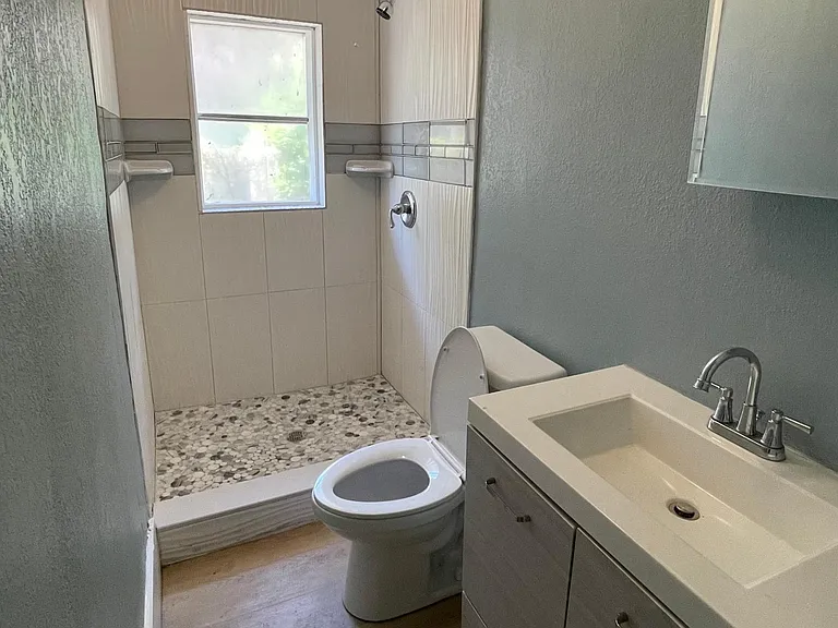 414 E Robles St #A — Photo 2