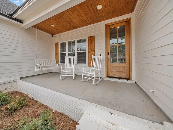 2nd image of 3946 Island Creek Rd