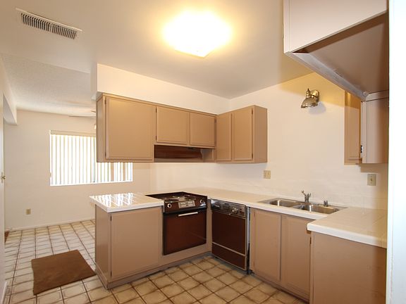 3rd image of 2335 Pattiglen Ave