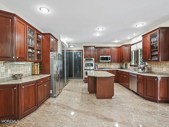 5th image of 211 Bennington Road