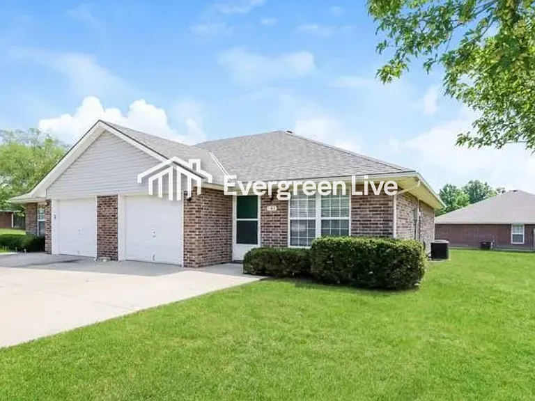 902 Johnson Cir — Photo 1