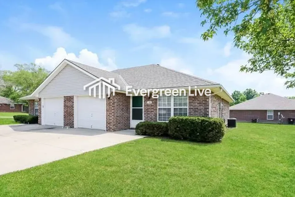 902 Johnson Cir