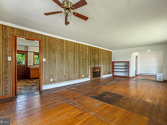8th image of 1249 Braddock Rd