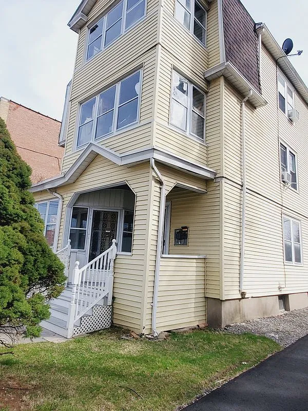 2 bed, 1.0 bath, 1200 sqft, $1,800 — Photo 3