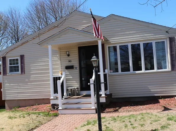 90 Larchwood Rd, Methuen, MA 01844