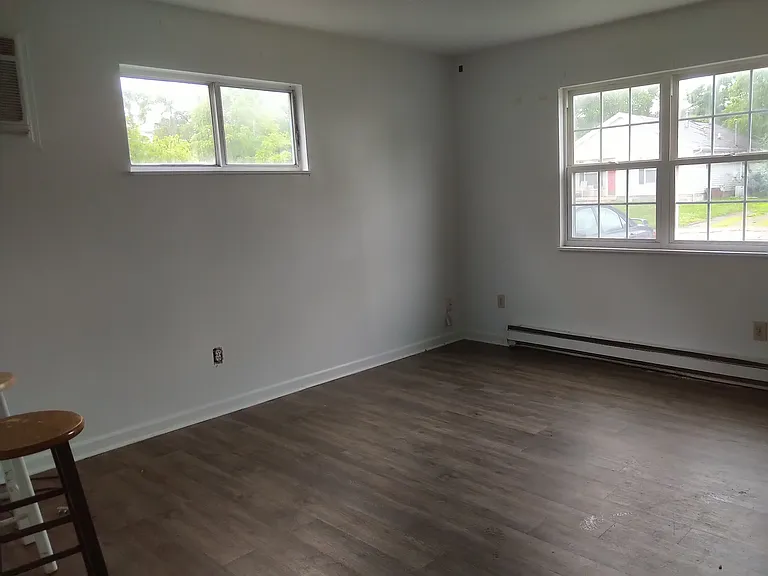 208 Homestead Ave — Photo 6