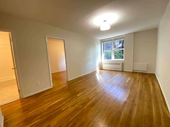 3rd image of 270 W 25th St #3E