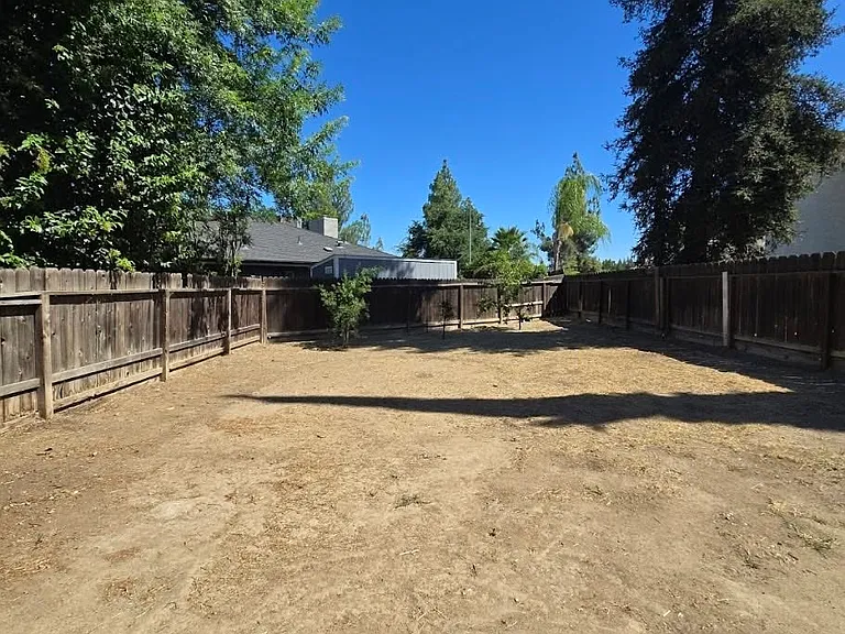 3233 Stanford Ave — Photo 46