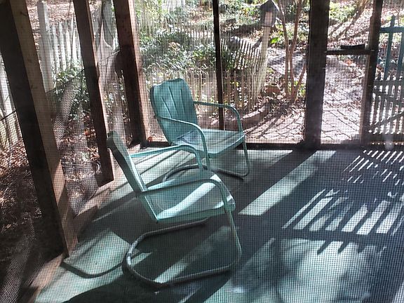 Huge screened porch
