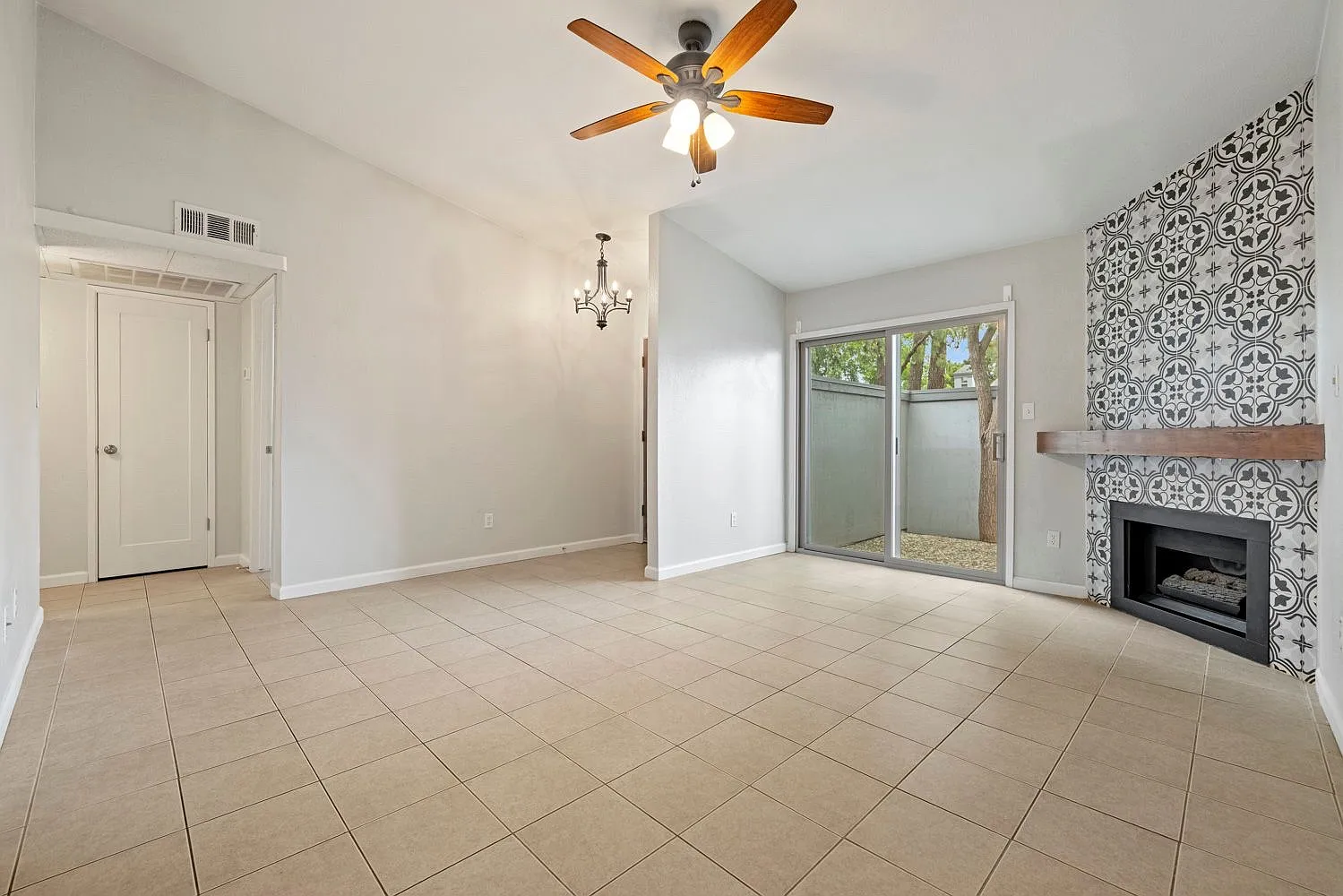 1313 Floyd Ave — Photo 3