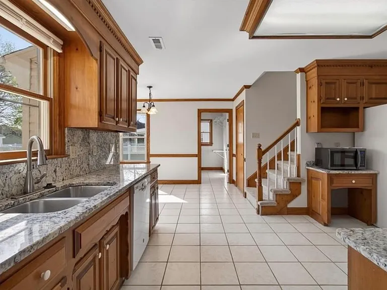 730 Beckley Ln — Photo 8