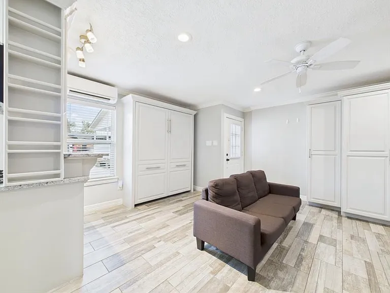 810 Milwaukee St #STUDIO — Photo 5