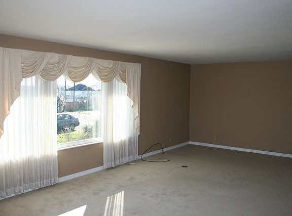 4th image of 814 Essex Ave