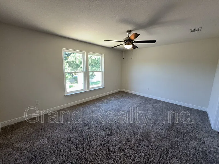 5033 Peach Dr — Photo 8