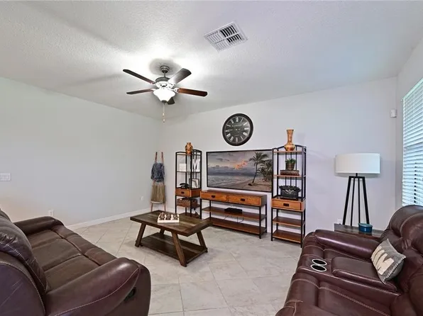 10047 Victory Gallop Loop, Ruskin, FL 33573