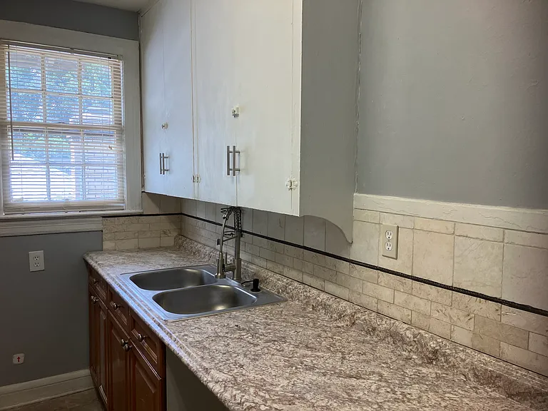 2574 Myra St — Photo 6