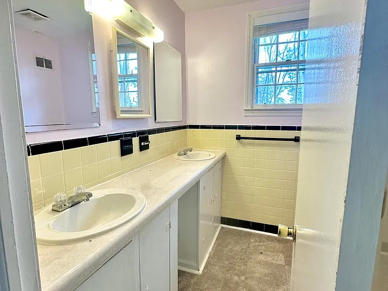 217 E Vineland Rd — Photo 12