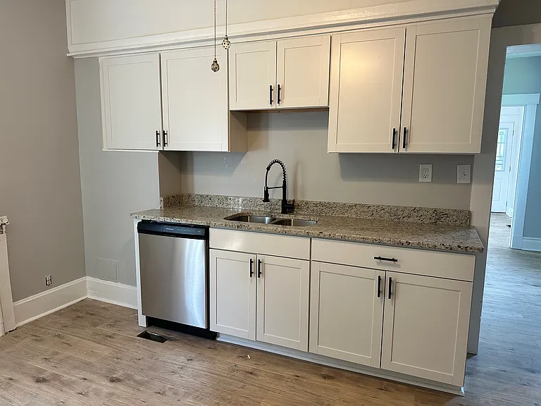 684 Williams Ave — Photo 3