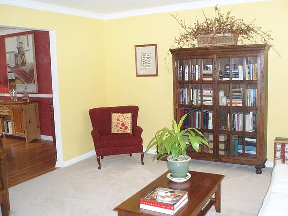 4th image of 38 Hidden Glen Dr