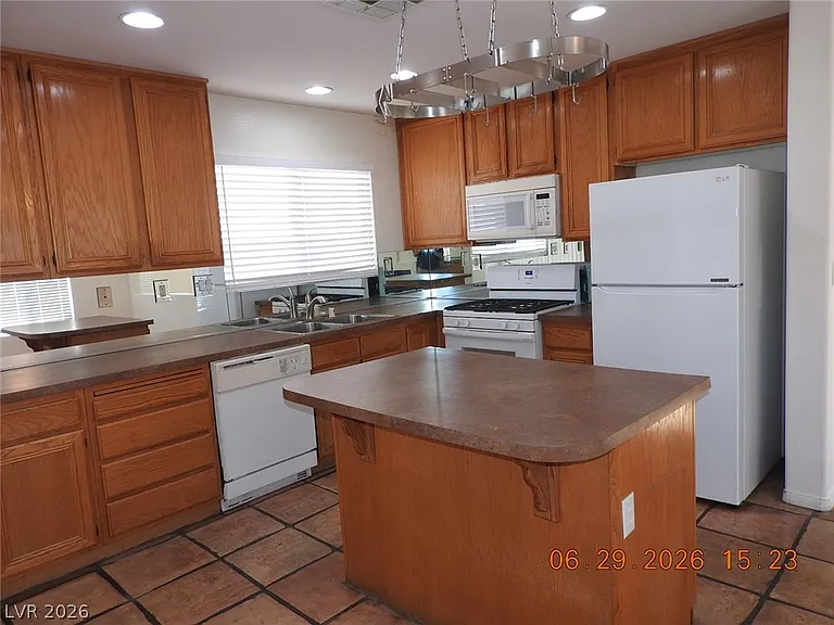 742 Endicott Ct — Photo 12