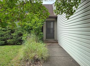 1302 Hunters Ridge Rd, Charleston, WV 25314