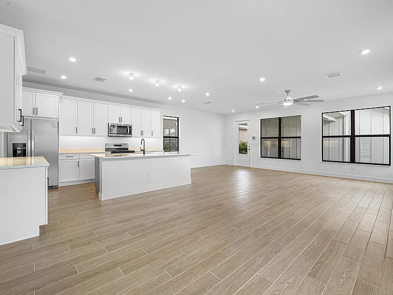 920 SW Newfield Ave — Photo 8